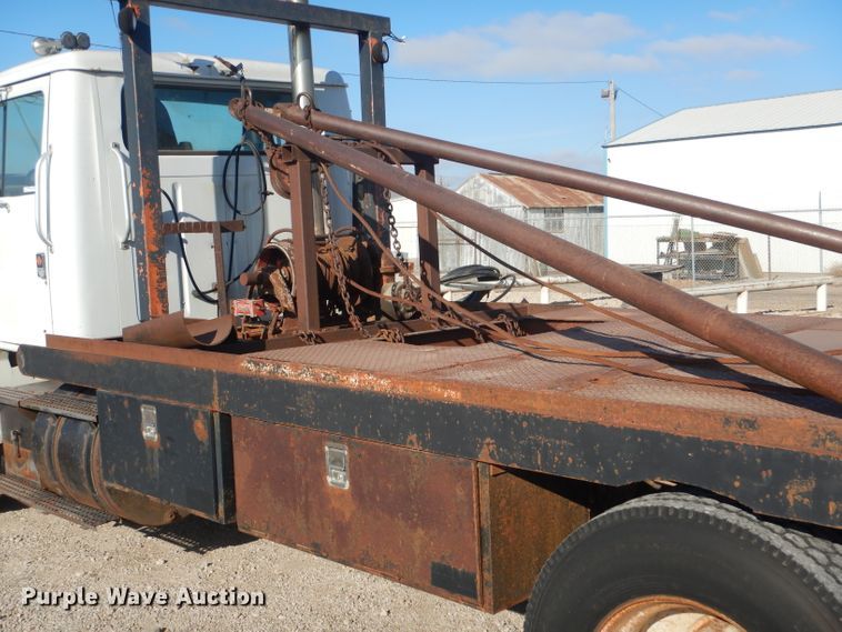 image for item FG9875 1991 International 7100 flatbed truck