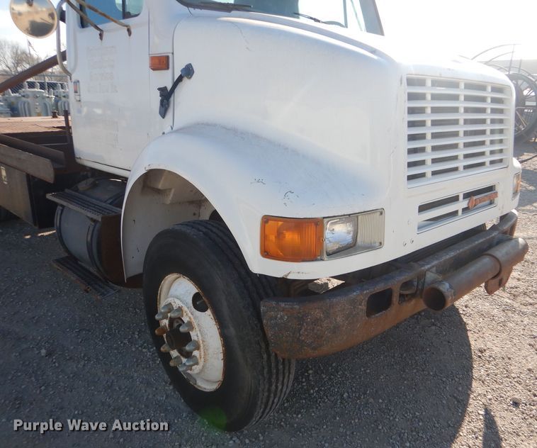 image for item FG9875 1991 International 7100 flatbed truck