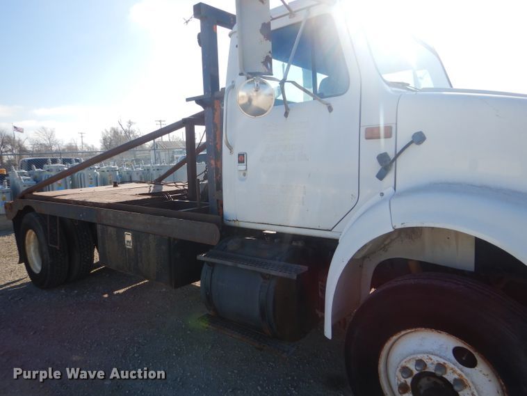 image for item FG9875 1991 International 7100 flatbed truck