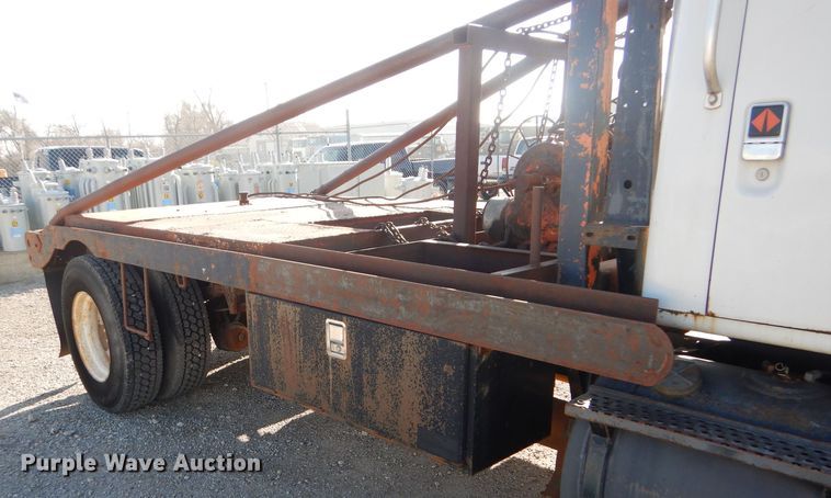 image for item FG9875 1991 International 7100 flatbed truck