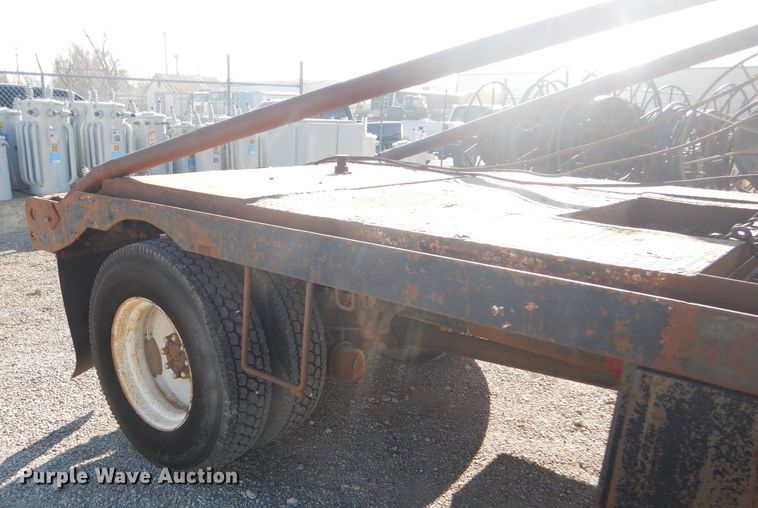 image for item FG9875 1991 International 7100 flatbed truck