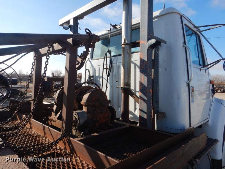 image for item FG9875 1991 International 7100 flatbed truck