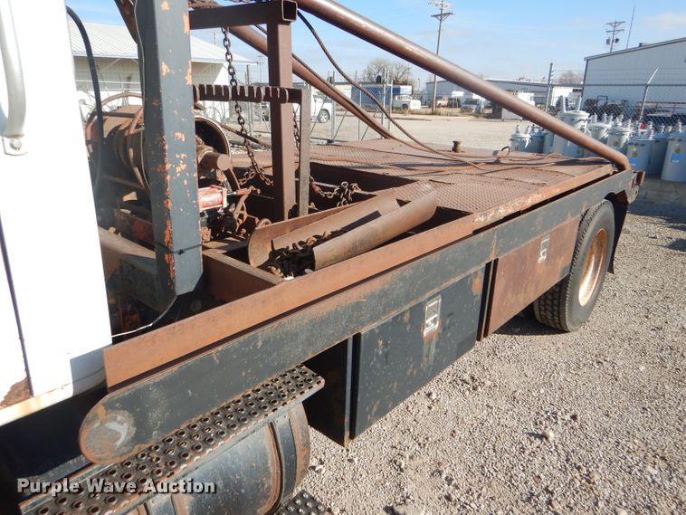image for item FG9875 1991 International 7100 flatbed truck