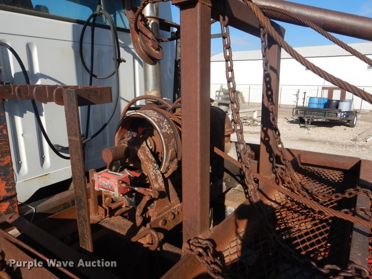 image for item FG9875 1991 International 7100 flatbed truck