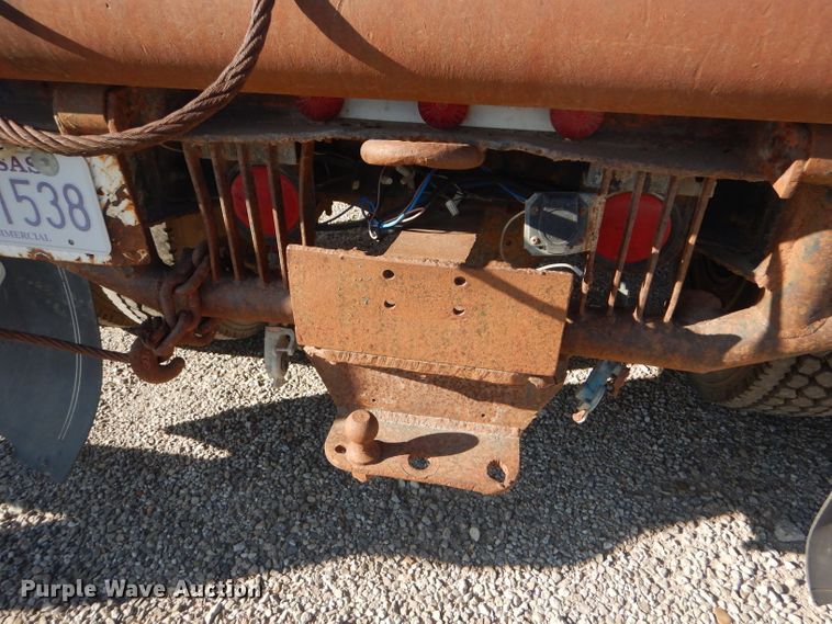 image for item FG9875 1991 International 7100 flatbed truck