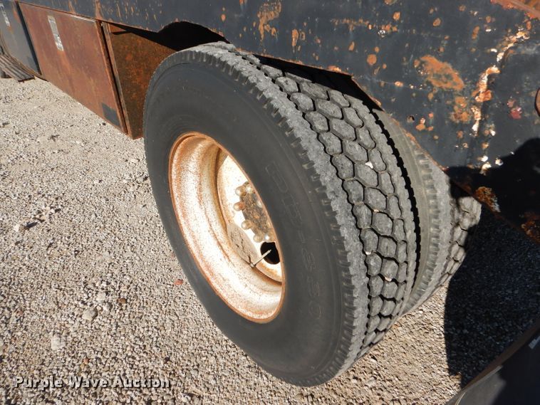 image for item FG9875 1991 International 7100 flatbed truck