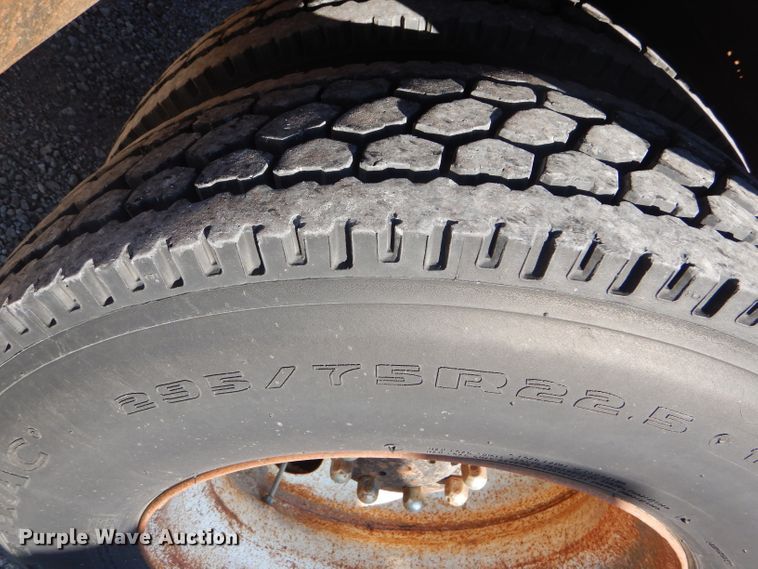 image for item FG9875 1991 International 7100 flatbed truck