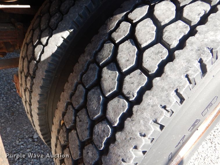 image for item FG9875 1991 International 7100 flatbed truck