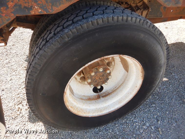 image for item FG9875 1991 International 7100 flatbed truck