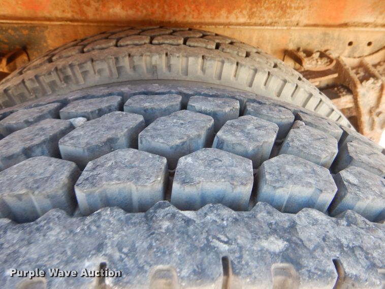 image for item FG9875 1991 International 7100 flatbed truck