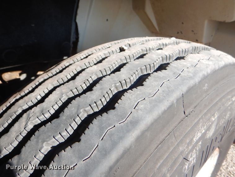 image for item FG9875 1991 International 7100 flatbed truck