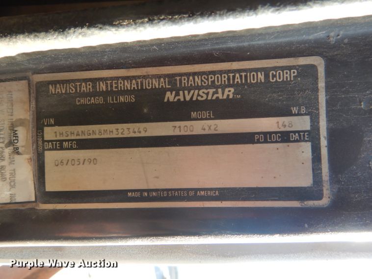 image for item FG9875 1991 International 7100 flatbed truck