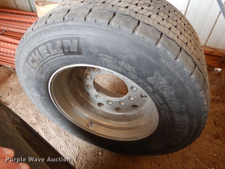 image for item FG9885 (4) Michelin XDN2 445/50R22.5 super single tires and wheels