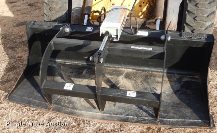 image for item FG9914 Tomahawk 66 skid steer grapple bucket