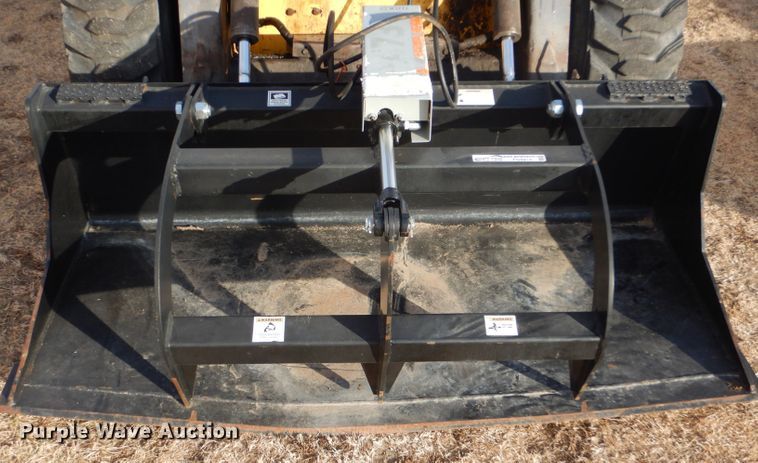 image for item FG9914 Tomahawk 66 skid steer grapple bucket
