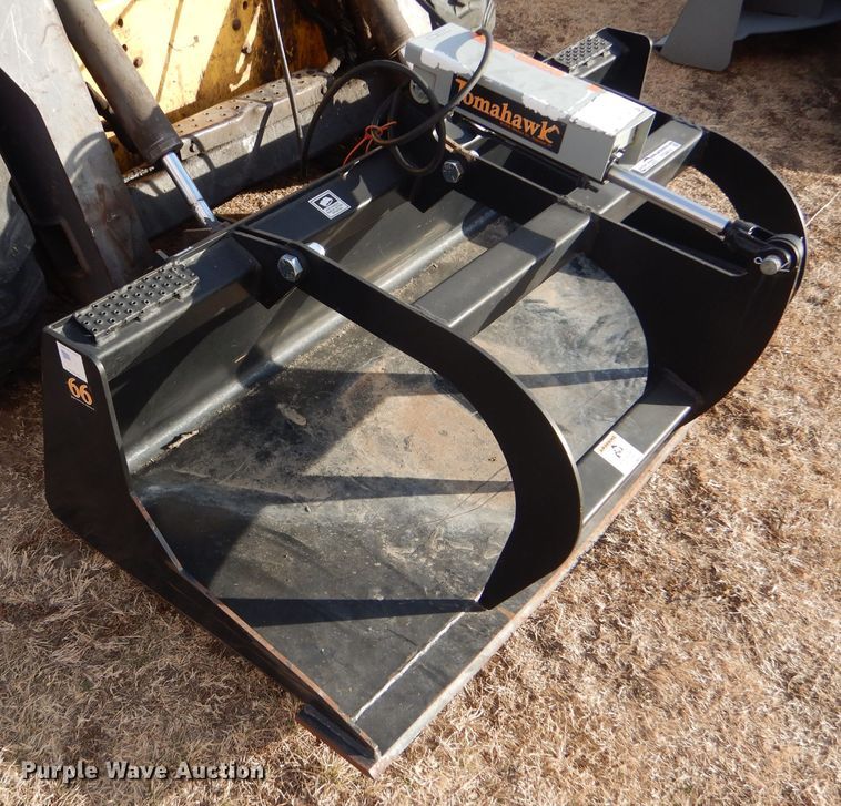 image for item FG9914 Tomahawk 66 skid steer grapple bucket