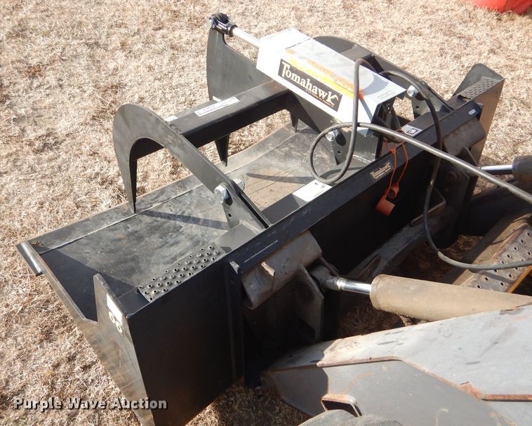 image for item FG9914 Tomahawk 66 skid steer grapple bucket