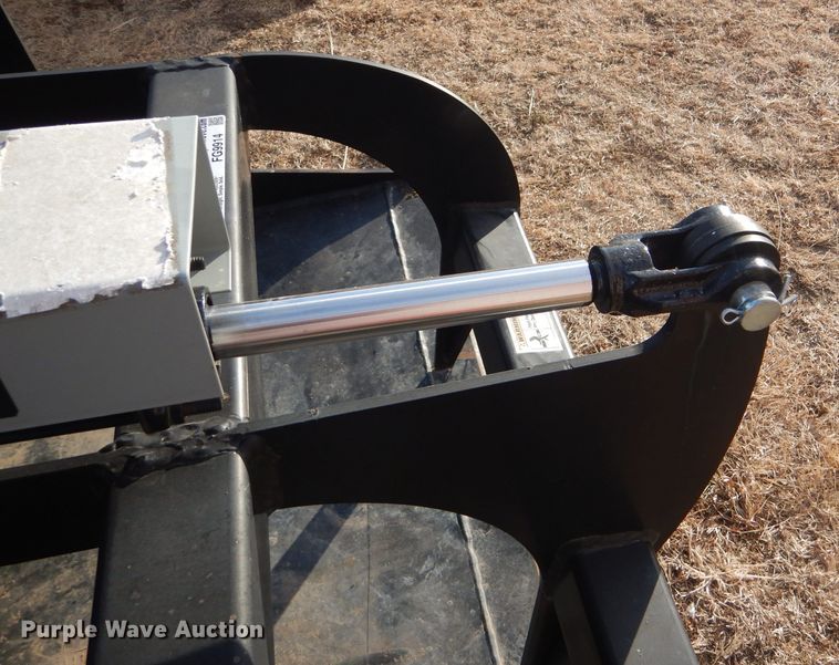 image for item FG9914 Tomahawk 66 skid steer grapple bucket