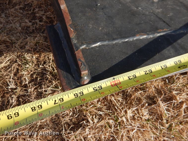 image for item FG9914 Tomahawk 66 skid steer grapple bucket