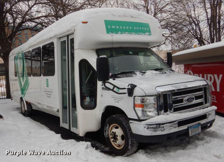 image for item FU9056 2014 Ford Econoline E450 shuttle bus