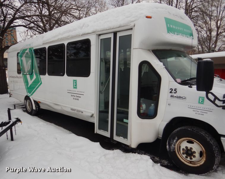 image for item FU9056 2014 Ford Econoline E450 shuttle bus