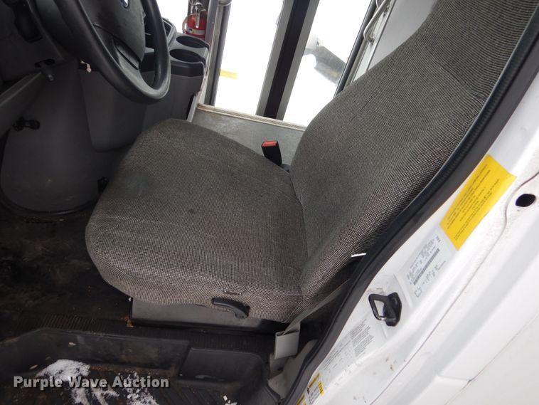 image for item FU9056 2014 Ford Econoline E450 shuttle bus