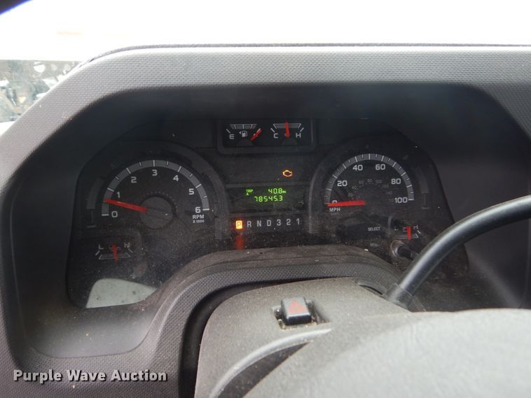 image for item FU9056 2014 Ford Econoline E450 shuttle bus