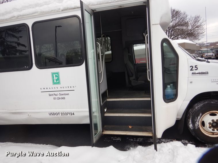 image for item FU9056 2014 Ford Econoline E450 shuttle bus
