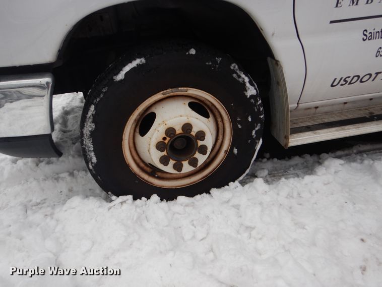 image for item FU9056 2014 Ford Econoline E450 shuttle bus