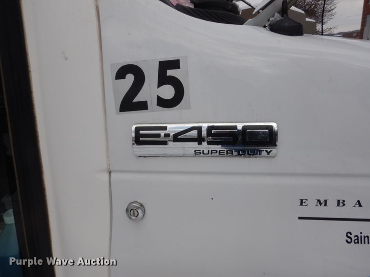 image for item FU9056 2014 Ford Econoline E450 shuttle bus