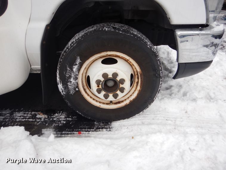 image for item FU9056 2014 Ford Econoline E450 shuttle bus