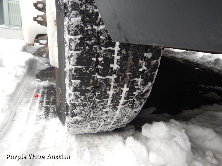 image for item FU9056 2014 Ford Econoline E450 shuttle bus