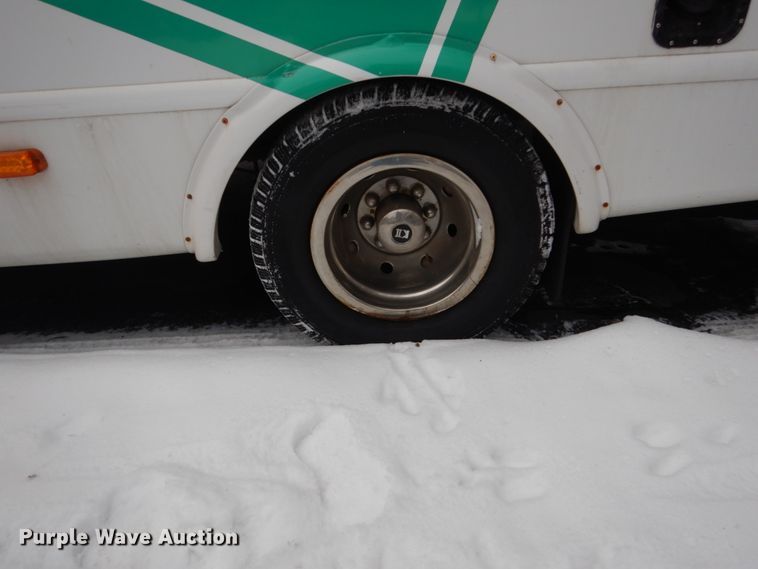 image for item FU9056 2014 Ford Econoline E450 shuttle bus