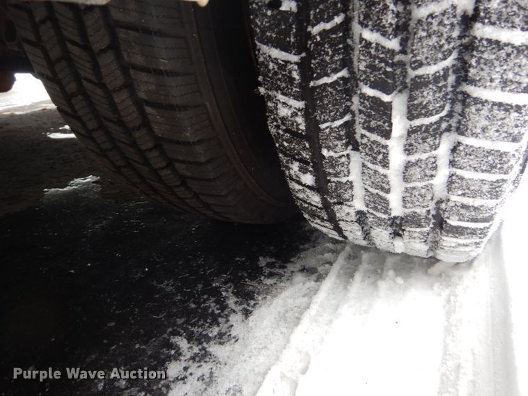 image for item FU9056 2014 Ford Econoline E450 shuttle bus