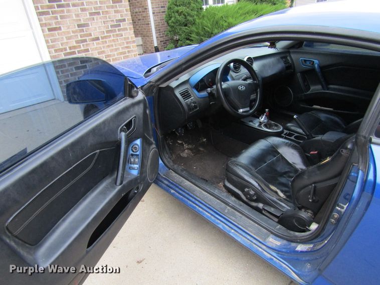 image for item H1245 2005 Hyundai Tiburon