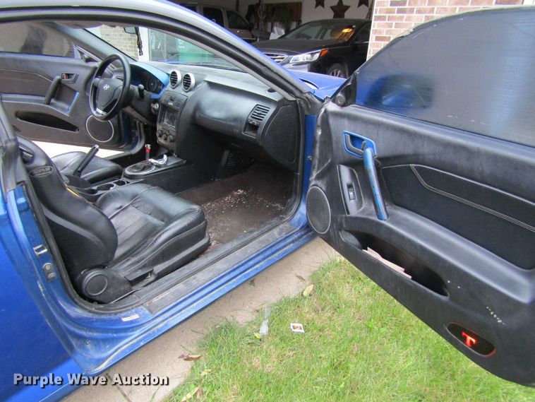 image for item H1245 2005 Hyundai Tiburon