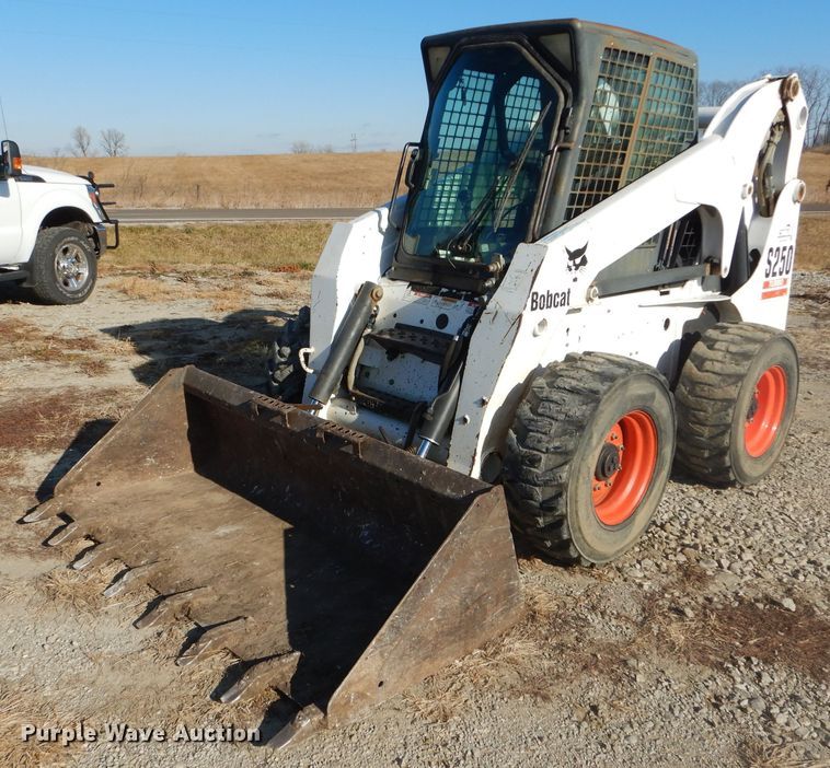 image for item DH4301 2003 Bobcat S250 skid steer