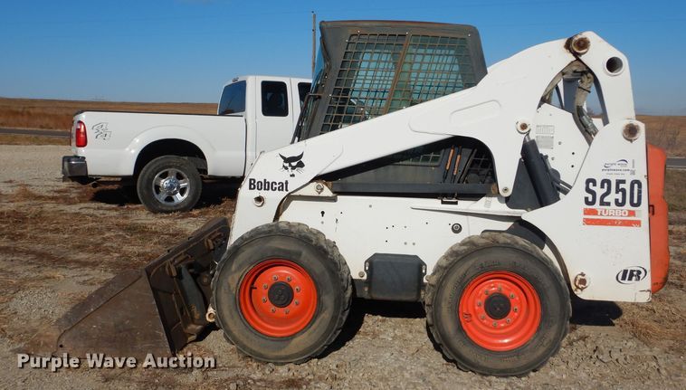 image for item DH4301 2003 Bobcat S250 skid steer