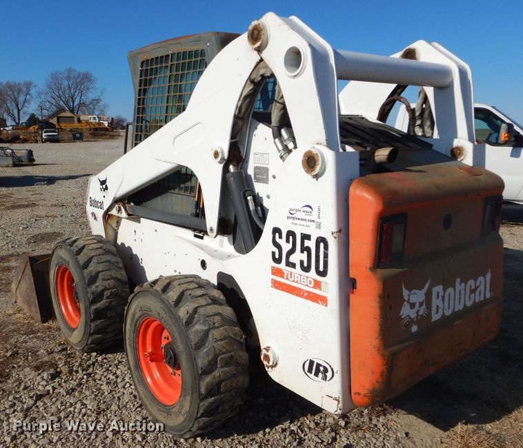 image for item DH4301 2003 Bobcat S250 skid steer