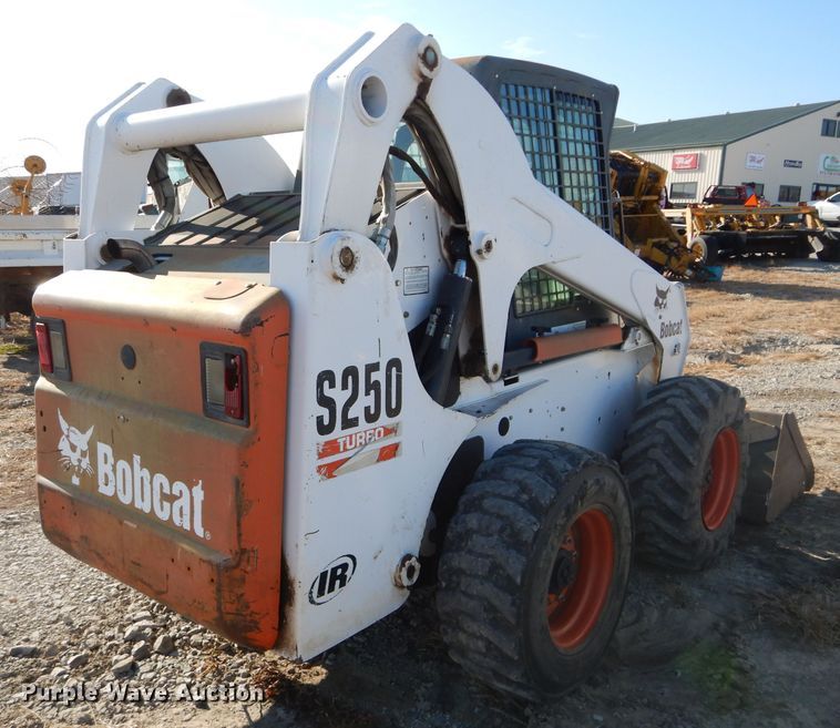 image for item DH4301 2003 Bobcat S250 skid steer