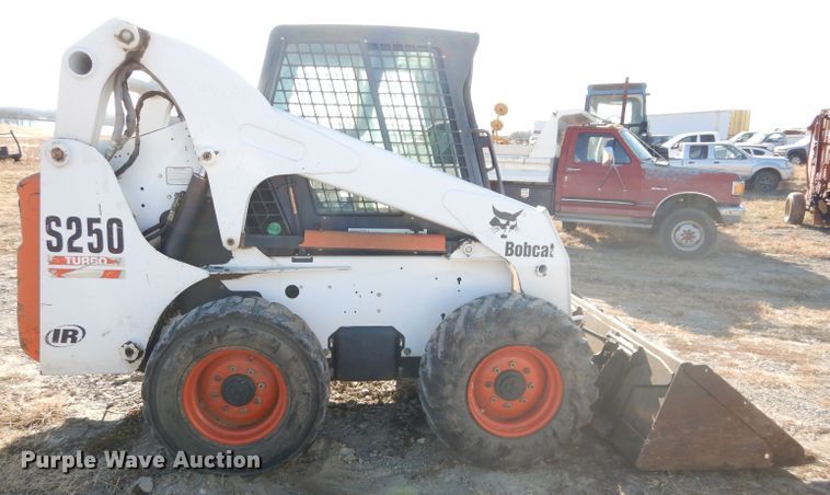 image for item DH4301 2003 Bobcat S250 skid steer