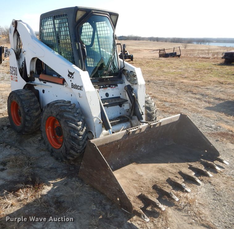 image for item DH4301 2003 Bobcat S250 skid steer