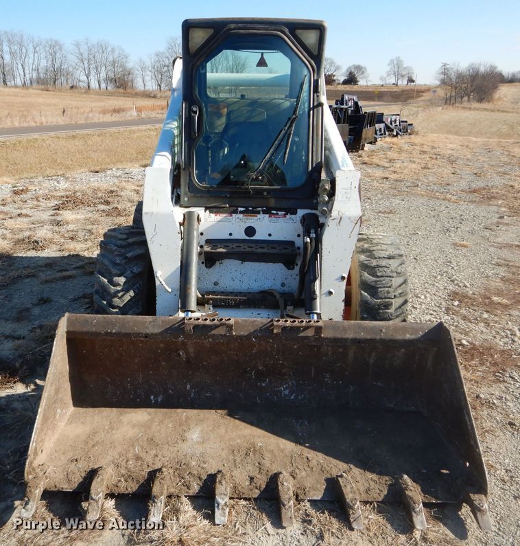 image for item DH4301 2003 Bobcat S250 skid steer