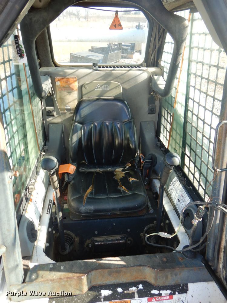 image for item DH4301 2003 Bobcat S250 skid steer