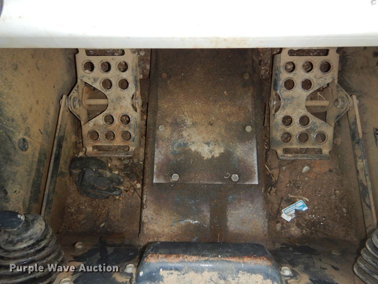 image for item DH4301 2003 Bobcat S250 skid steer