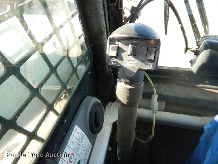 image for item DH4301 2003 Bobcat S250 skid steer