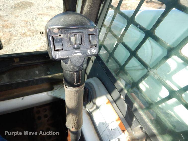 image for item DH4301 2003 Bobcat S250 skid steer