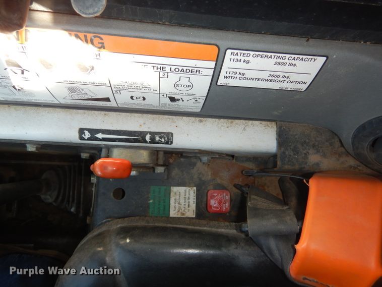 image for item DH4301 2003 Bobcat S250 skid steer