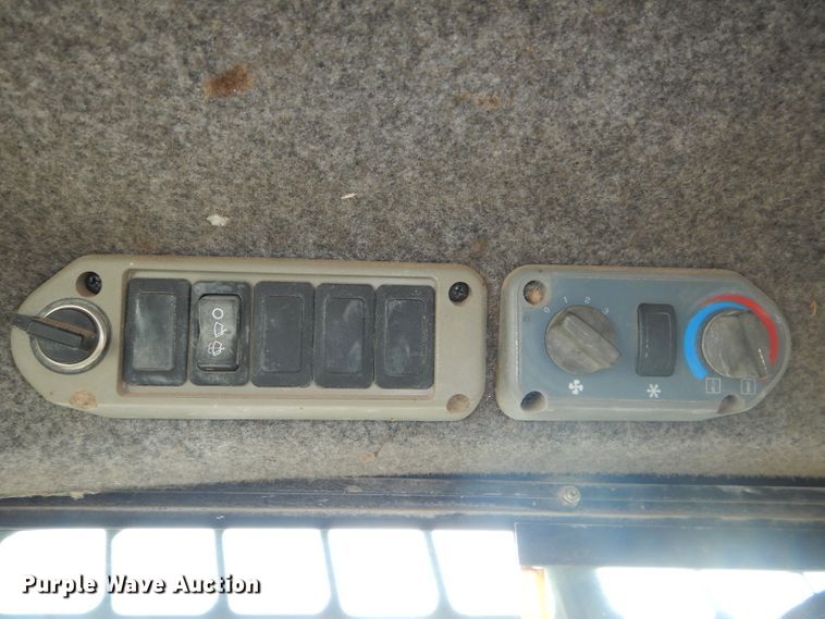 image for item DH4301 2003 Bobcat S250 skid steer