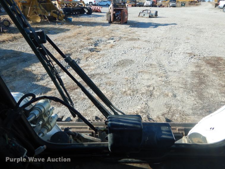 image for item DH4301 2003 Bobcat S250 skid steer